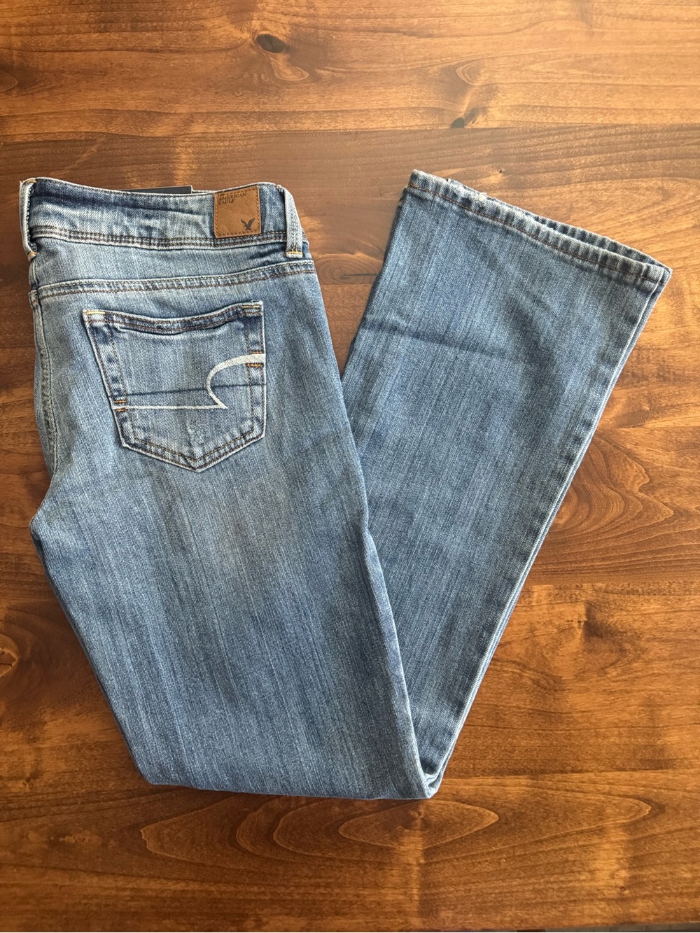 NWT American Eagle Y2K Low Rise Slim Boot Light Wash Denim Jeans 6 SHORT - Picture 5 of 7